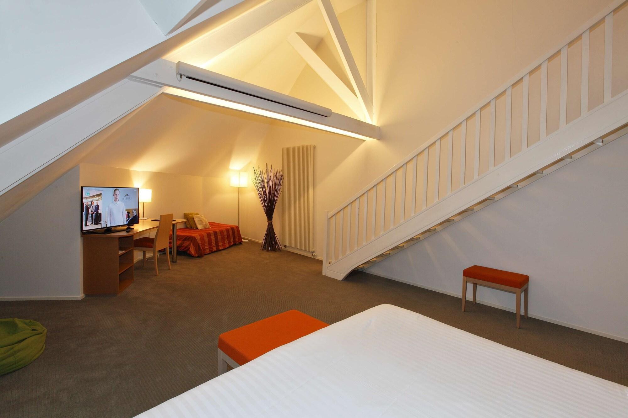 Western L'oree Paris Sud Hotel 4*